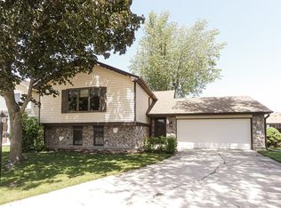 5 Ironwood Ct, Streamwood, IL 60107