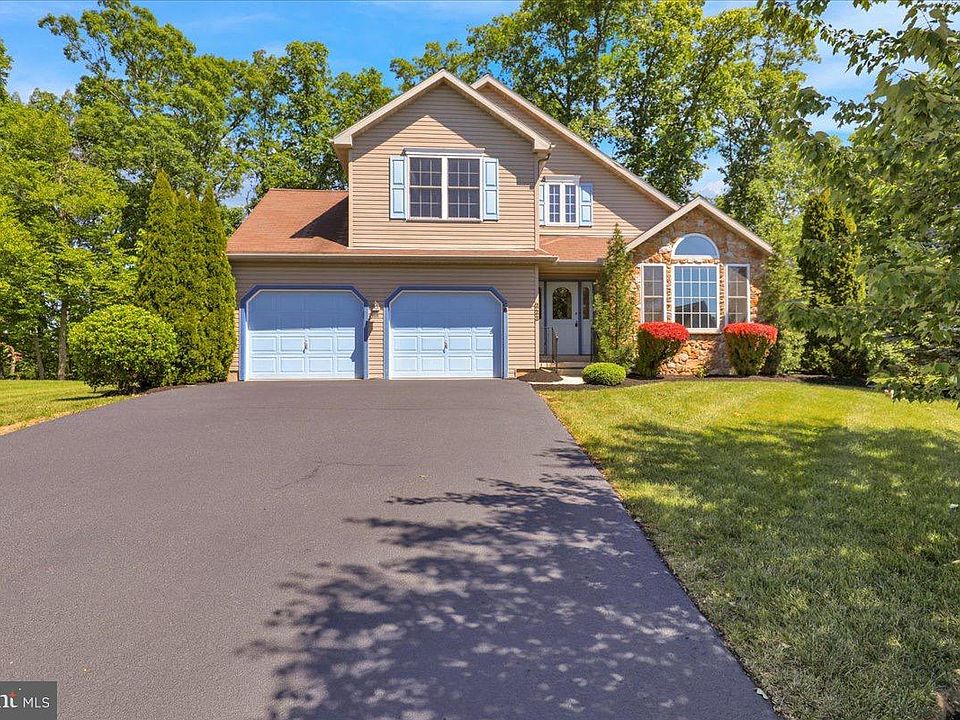 1st image of 223 Woodbridge Ln