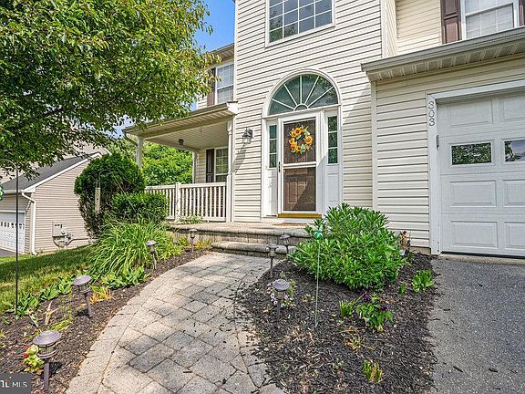 4th image of 303 Cranston Dr
