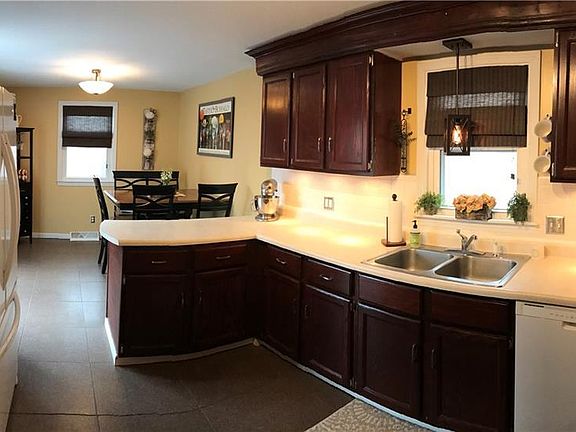 5th image of 16 Fairchild Dr