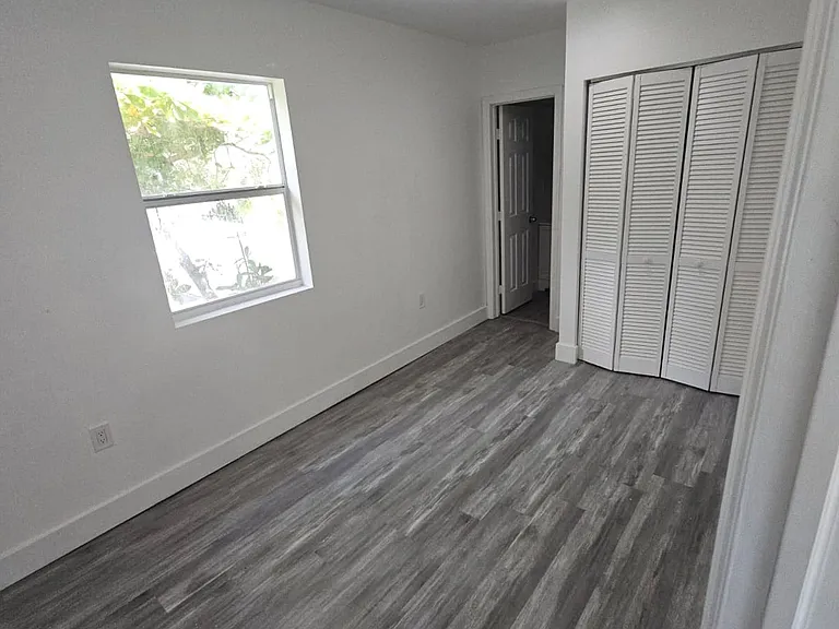 1611 NW 50th St #1 — Photo 5