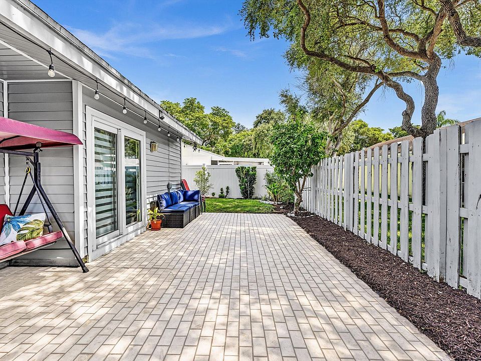 1st image of 8 Hawthorne Lane