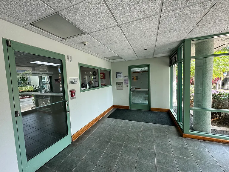 215 N King St #208 — Photo 3