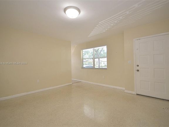 4th image of 355 Aledo Ave #355