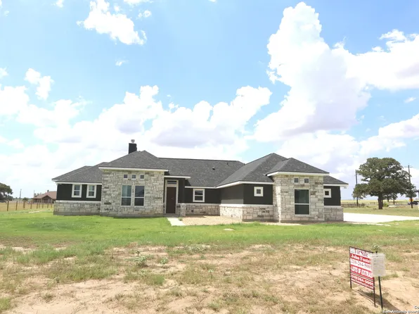 104 VALLEY VIEW DR, La Vernia, TX 78121