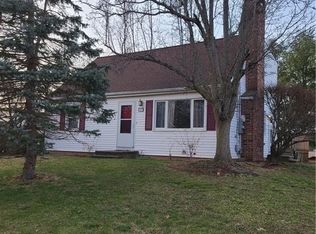 23 Edgewood St, Cromwell, CT 06416