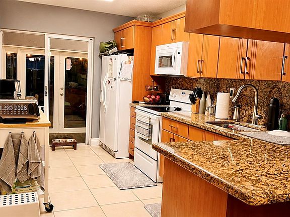 4th image of 1734 W 57th Ter
