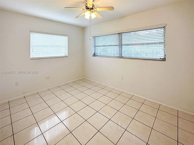 1415 Genoa St — Photo 10