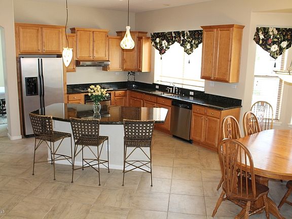 2nd image of 1073 E Carla Vista Ct