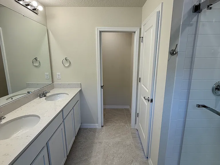 Sparkling Shell Ave — Photo 4