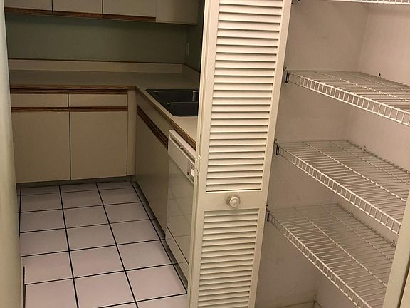 5th image of 420 Orange Blossom Dr