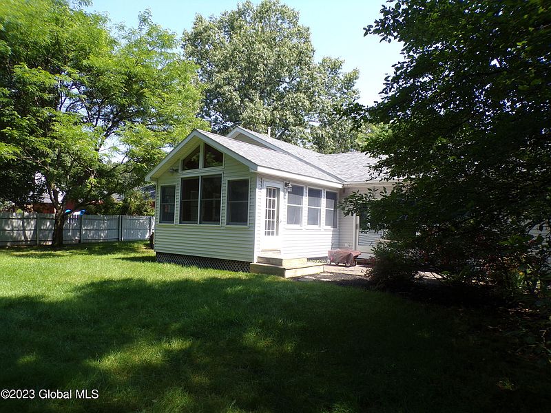 3rd image of 41 Iris Avenue