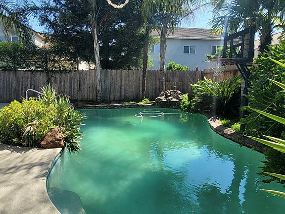 4th image of 10106 Creekside Ct