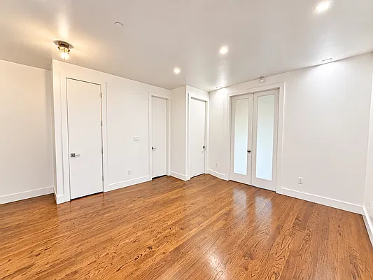 Bedroom, photo 10
