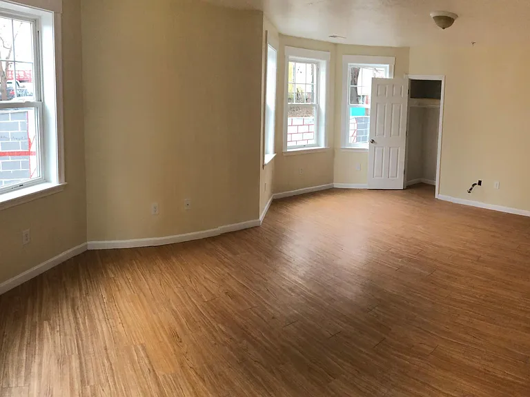 5 And Half Bluff St #3 — Photo 11