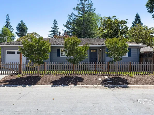 7 Bradley Ct, Redwood City, CA 94061