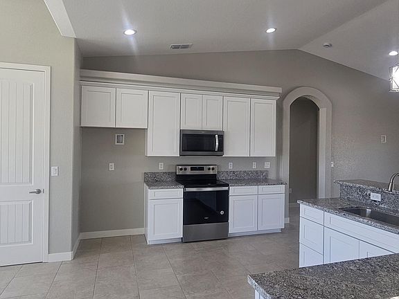3rd image of 111 Lakemaster Ln