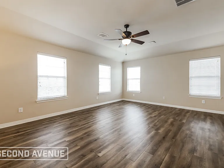 1820 Rosson Rd — Photo 11