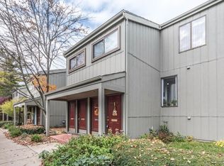 9663 Harbour Cove Ct, Ypsilanti, MI 48197
