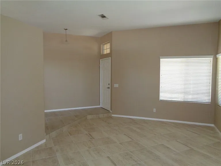 446 Nancy Dr — Photo 11