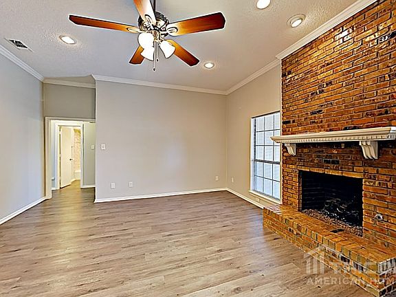 3rd image of 204 Driftwood Ln