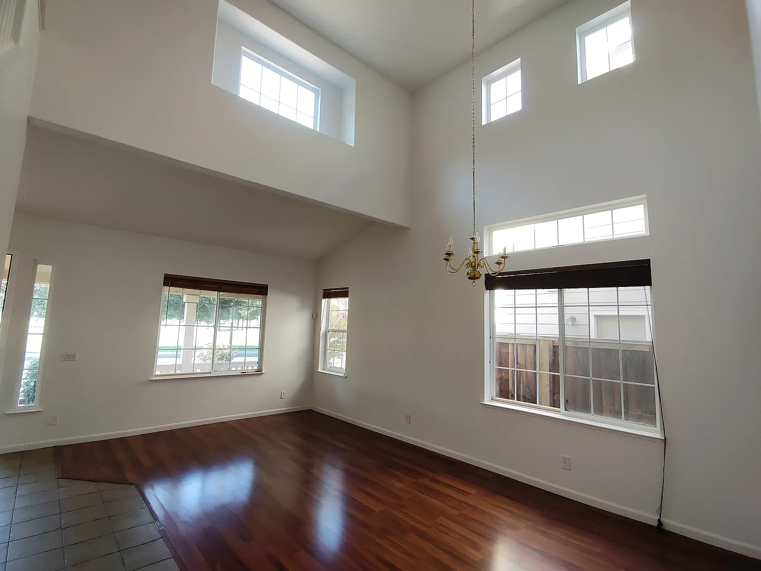 4 bed, 2290 sqft, $3,600 — Photo 3