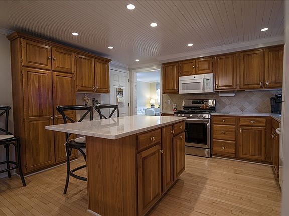 3rd image of 219 Kenney Dr