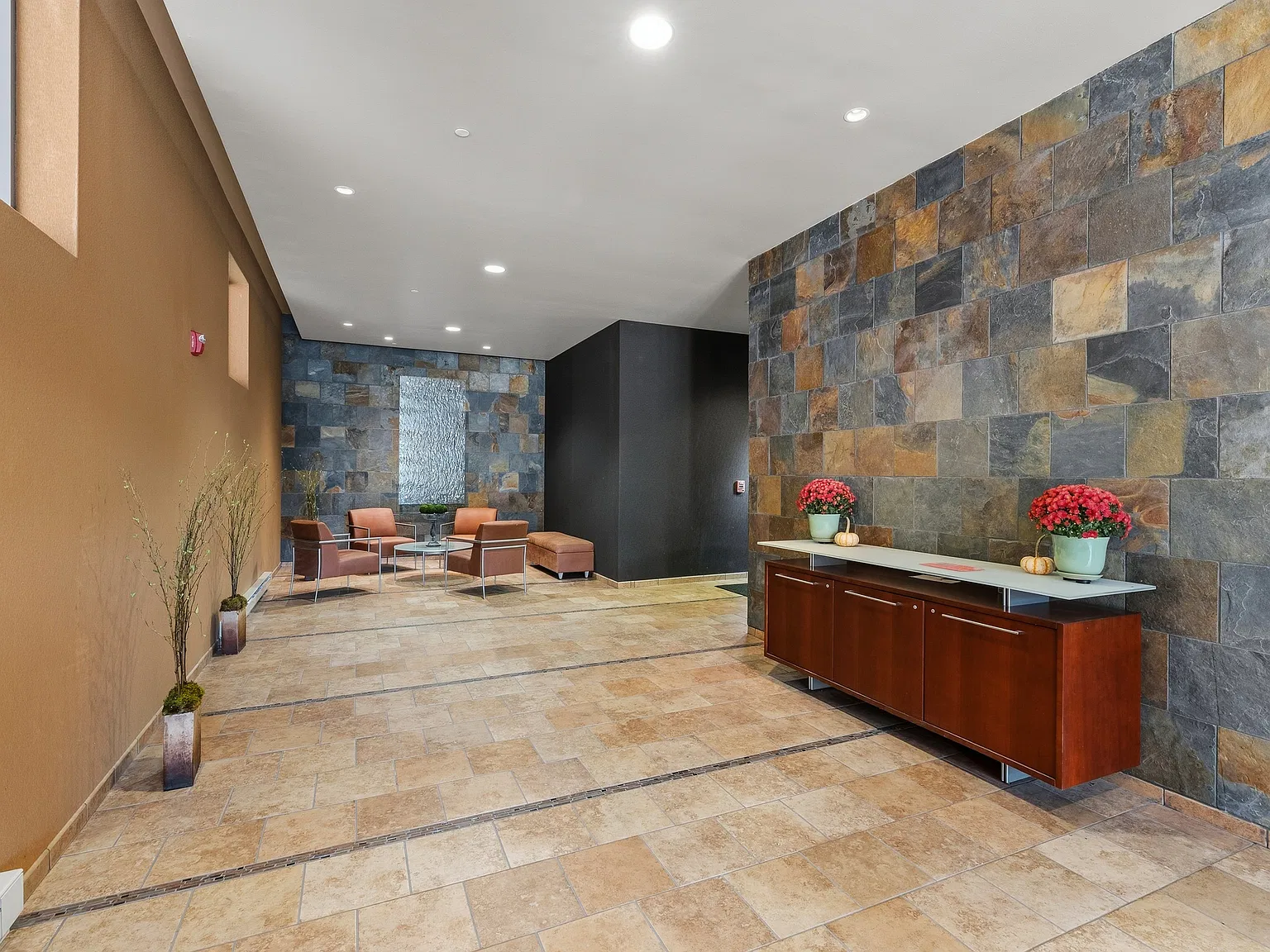 2 bed, 2054 sqft, $3,900 — Photo 4