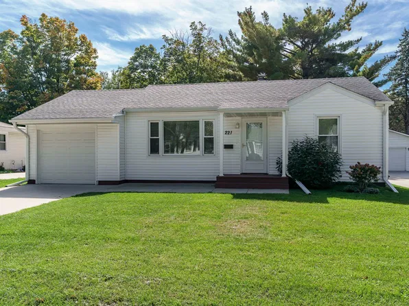 221 Merrill Ave, Loves Park, IL 61111
