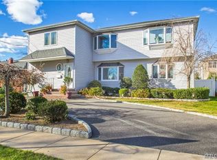 890 West Gate, Valley Stream, NY 11580