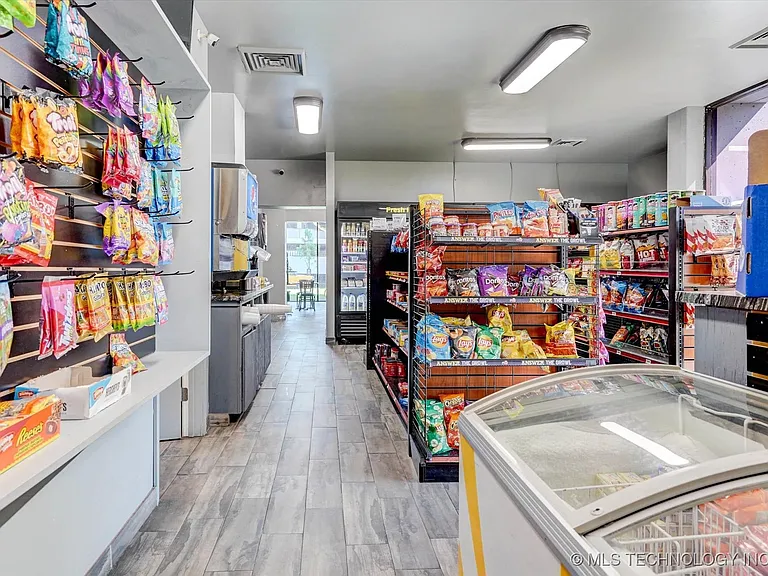 410 W 7th St #1023 — Photo 44