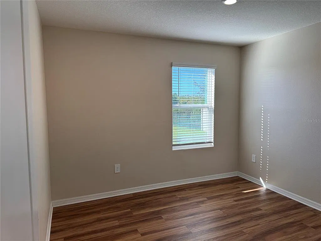 5 bed, 3.0 bath, 2594 sqft, $3,300 — Photo 2