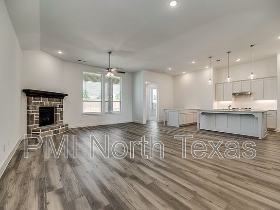2nd image of 405 Yellowstone Dr