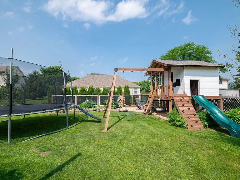 1319 Redwing Dr — Photo 32
