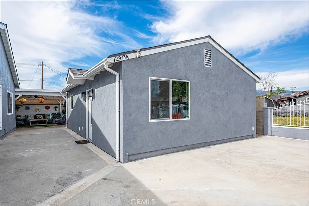 2 bed, 700 sqft, $2,800 — Photo 1