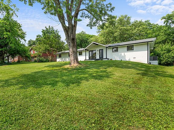 3rd image of 163 Lakeside Park Dr