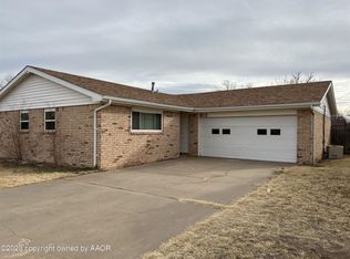 812 Shamrock Dr, Dumas, TX 79029