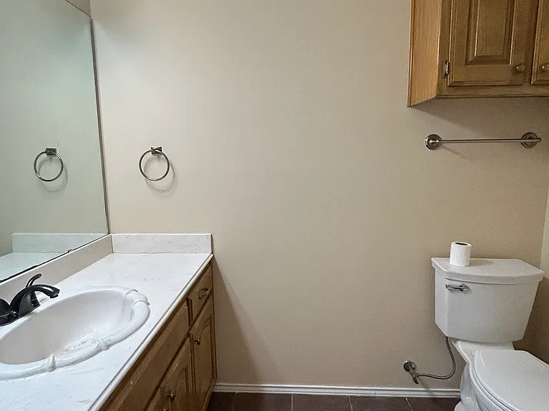 2661 FM 35 — Photo 11