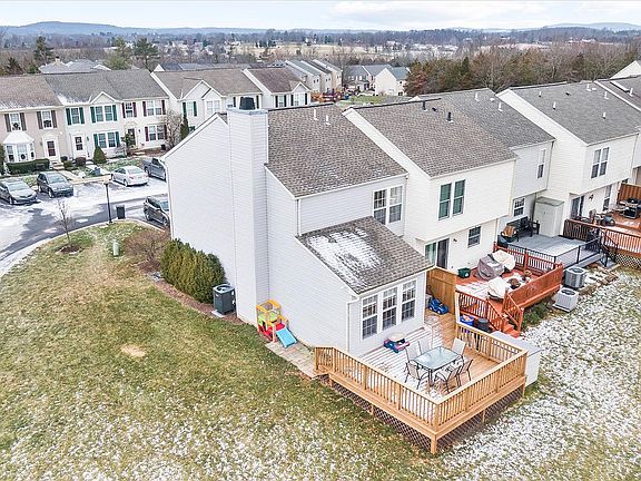 2nd image of 1219 Hunter Ln