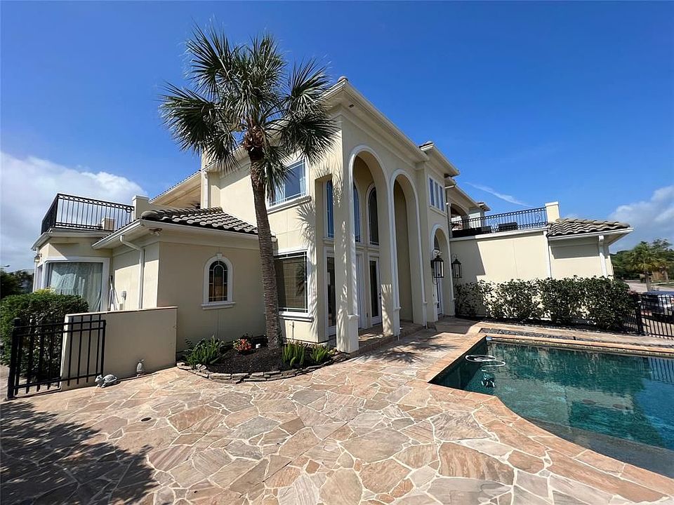 1st image of 525 Villa Dr