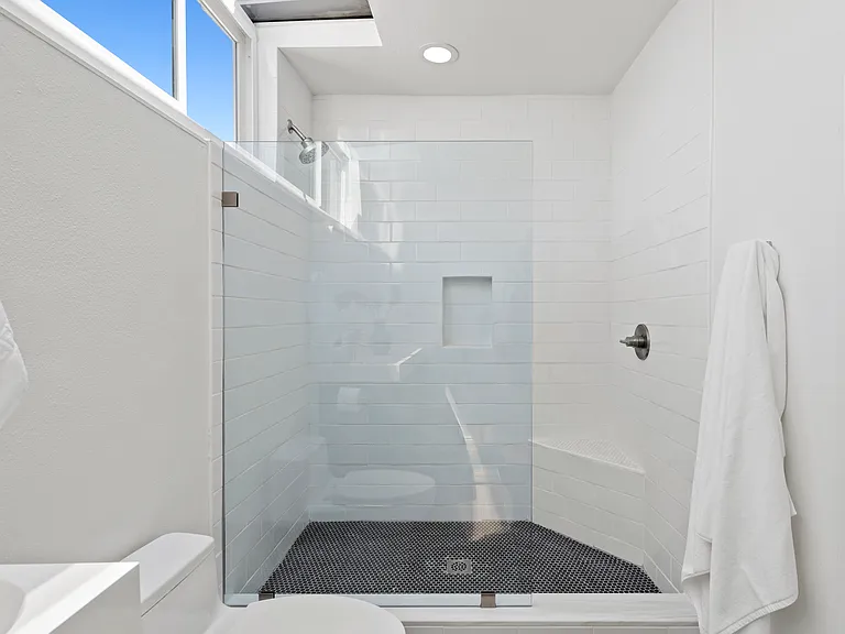 708 Iris Ave — Photo 12
