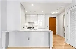 135 Seaport Blvd #532 — Photo 3