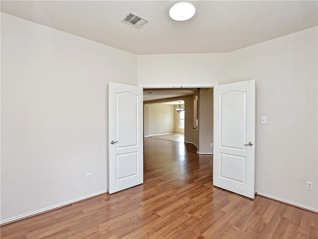 4 bed, 2.5 bath, 2996 sqft, $2,250 — Photo 4