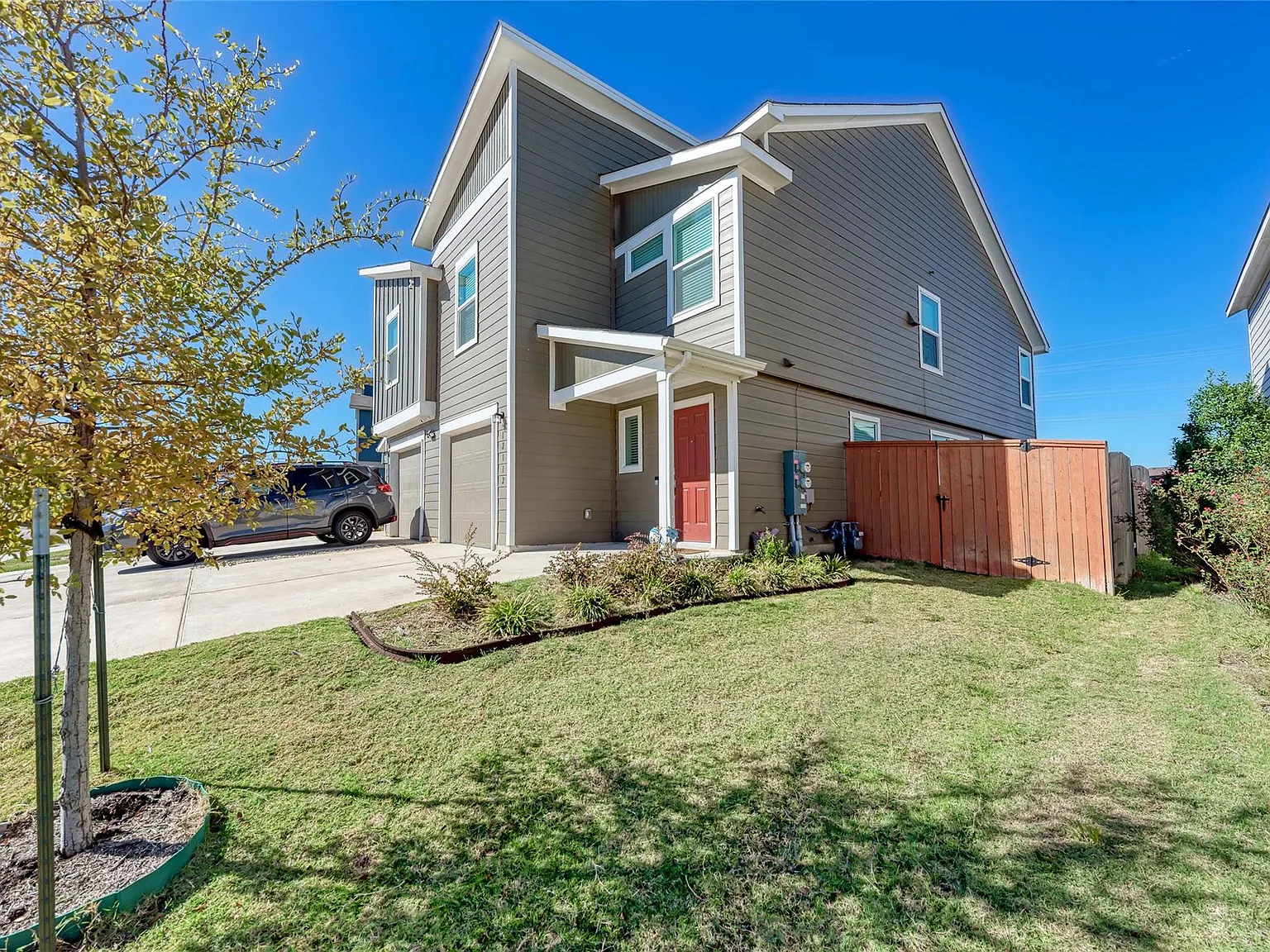 3 bed, 2.5 bath, 1576 sqft, $1,750 — Photo 2