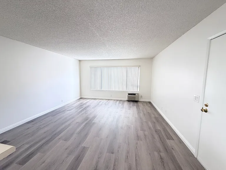 Beach Apartments — Photo 7