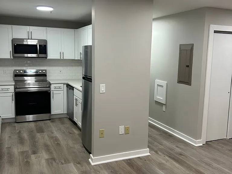 Austin Manor Apartments — Photo 21