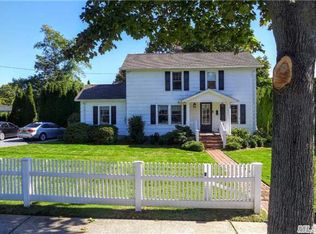 37 N Howells Point Rd, Bellport, NY 11713
