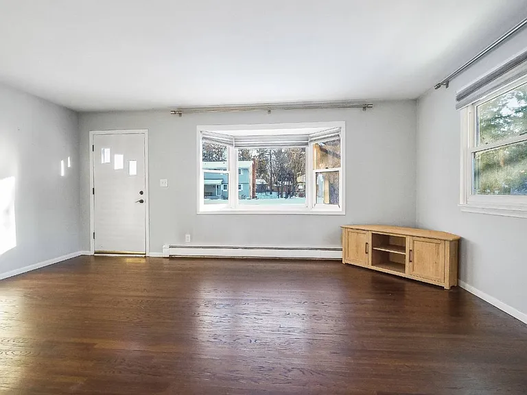 1909 Stowe Ave — Photo 5