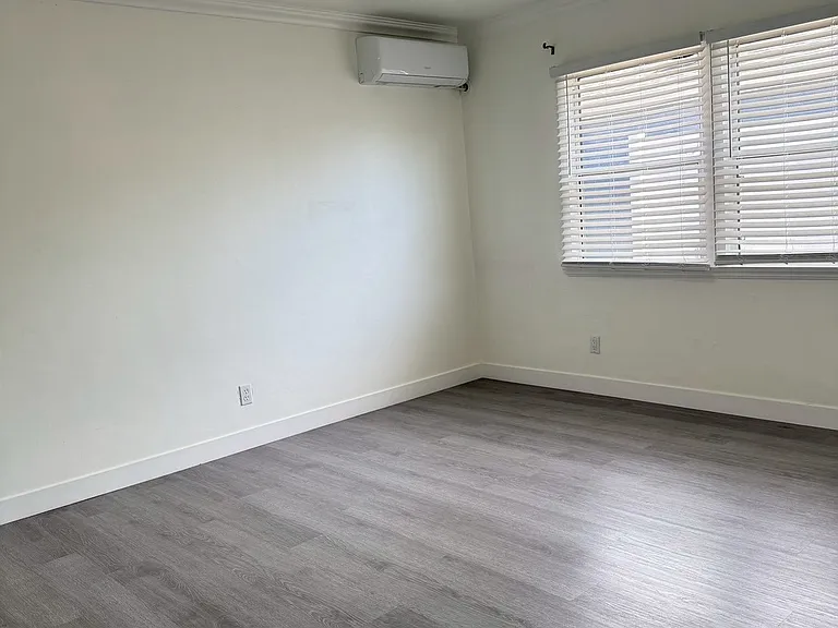 1327 N Kenwood St #1327 — Photo 12