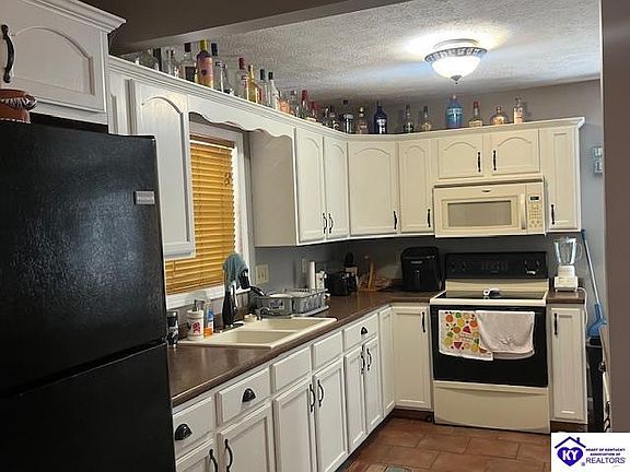 3rd image of 641 N Riverbend Rd